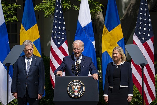 拜登：美国“完全支持”芬兰和瑞典加入北约