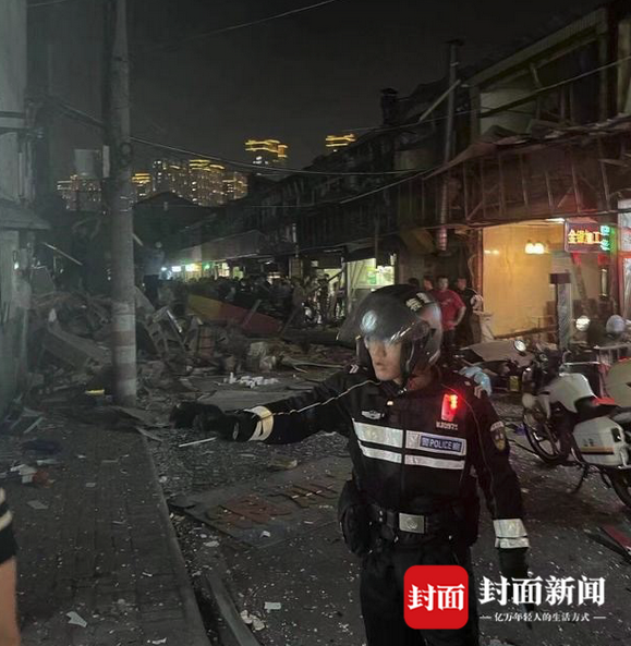江苏常州一小吃店发生爆炸 有人员被困